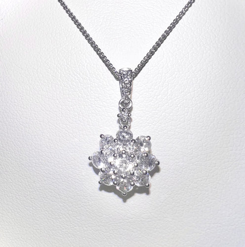 18 Karat White Gold Diamond Fashion Pendant